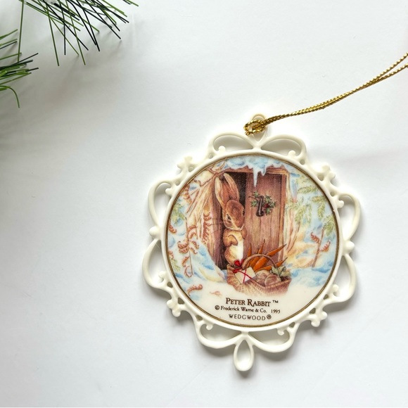 90s Christmas ornament Wedgwood Peter Rabbit porcelain ornament 1995 Y2K - Picture 3 of 4